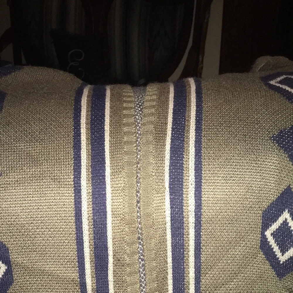 Very J women’s Small Boho Poncho Cover-Up, Southwestern Vibe, Tribal pattern - Picture 13 of 16